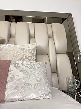 alisson_foxxx1 (Ask my age) - zoom tits