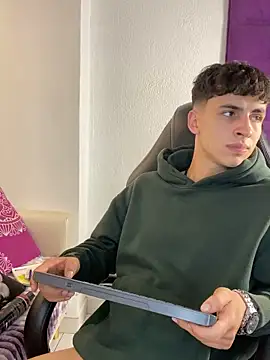 adrianrinaldi (M twink) - completly naked 4u