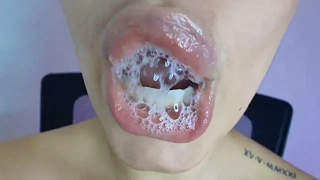 lisbet21x (F young) - Lis fills my cock with your thick saliva