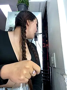 angel_natural's Stripchat show and profile