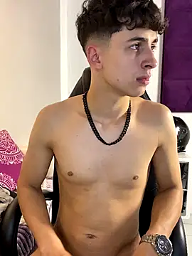 adrianrinaldi (M twink) - completly naked 4u