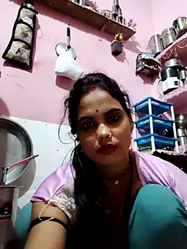 Webcam Model (Cut_ragni)  is live.Free join now!