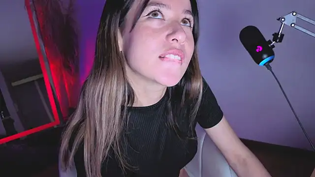 nicky_sexfire (Ask my age) - put a cream on tits