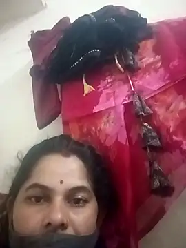 julee-740 (F young) - Full nude in public