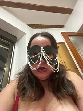 laarti (F milf) - Squit