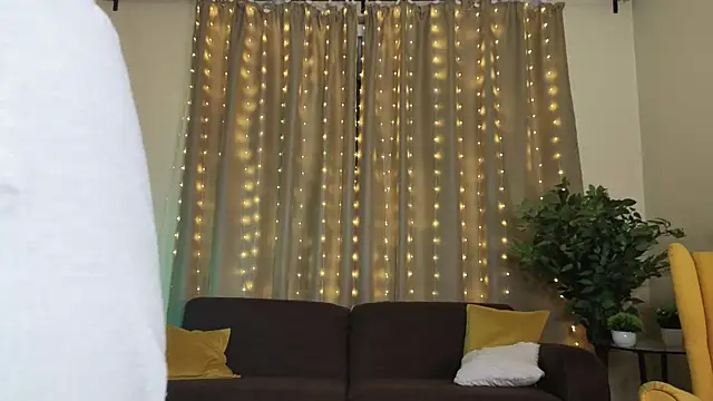  FabiolaCowing chat room