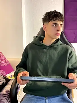 adrianrinaldi (M twink) - show big cum cute boy