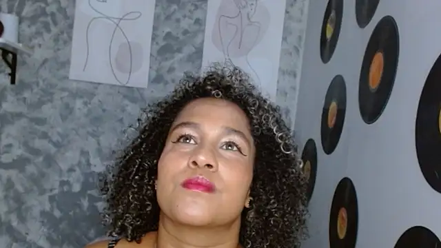 ambar_foxy (F milf) - oil on my tits