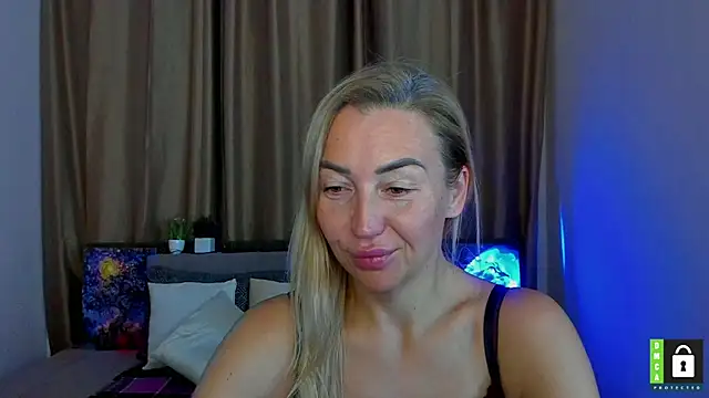 Kiss_julli88I on StripChat