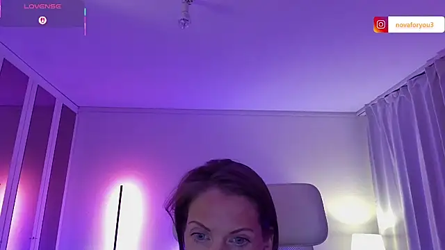 Nova-Lee Live Webcam on Stripchat