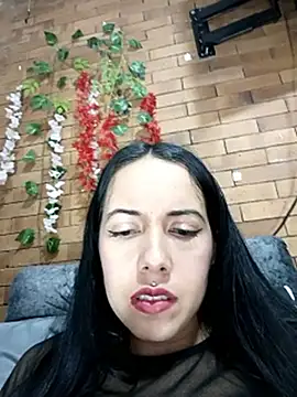 Webcam Model (MiaForever1)  is live.Free join now!