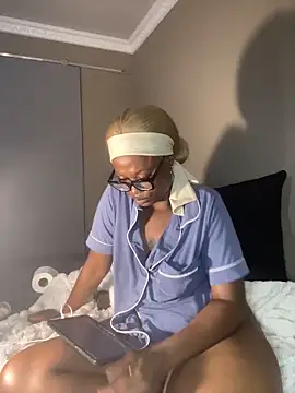 Webcam Model (Moonzy77)  is live.Free join now!