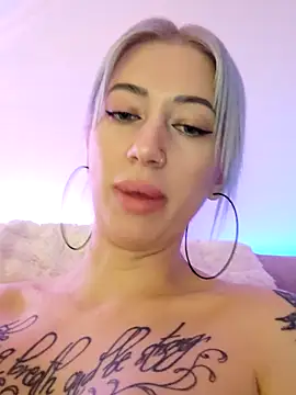 Webcam Model (Gina-Lumara)  is live.Free join now!