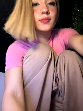 SweetBunnyGF's Stripchat show and profile