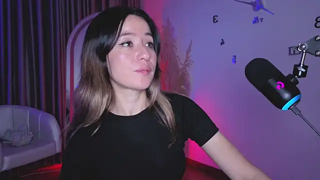 nicky_sexfire (Ask my age) - put a cream on tits