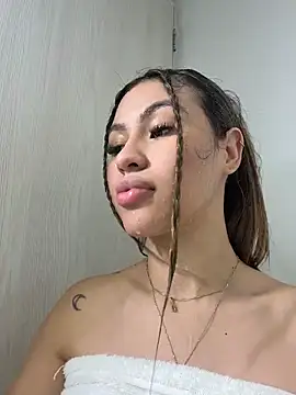 SweetJunne's Stripchat show and profile