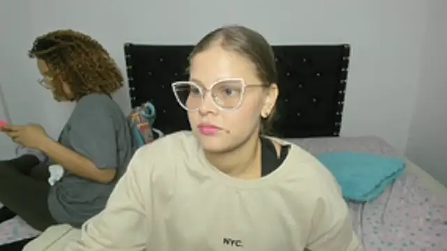 Paola_sex99 webcam stripchat model stream image