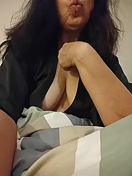 Webcam Model (NakedMILFx)  is live.Free join now!