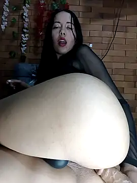 Webcam Model (MiaForever1)  is live.Free join now!