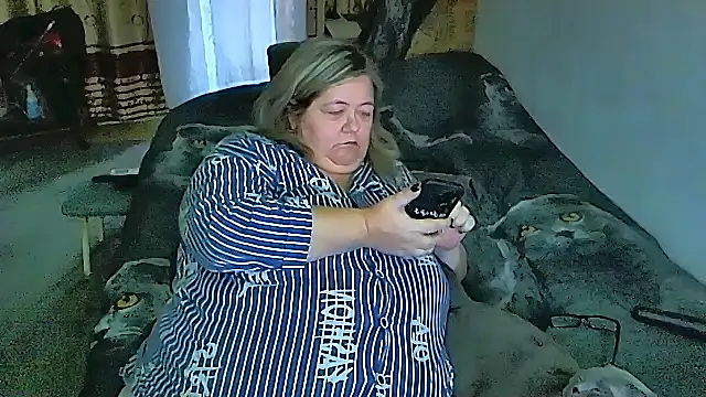 sex2 (F mature) - Masturbation and cumming,naked/squirt