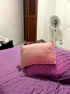 Webcam Model (Aliciawhitee)  is live.Free join now!