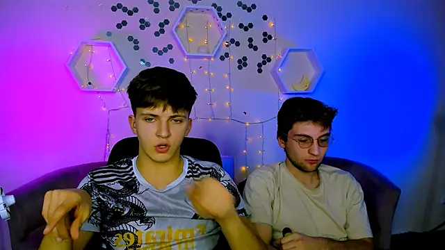 travis_wolf_ (M twink) - #big-ass #big-cocks #bisexuals #brunettes #cam2cam #dirty-talk #hd #medium #middle-priced-privates #outdoor #sexting #small-audience #smoking #twinks #white