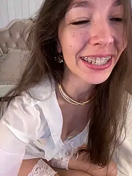 Webcam Model (Viktoria_Grand)  is live.Free join now!