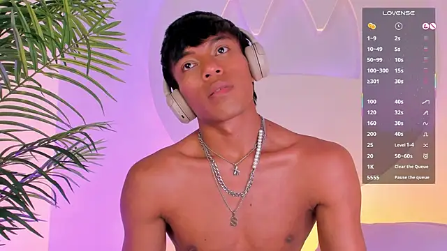 santti_ (M young) - Hey Santi, you are beautiful, I love you