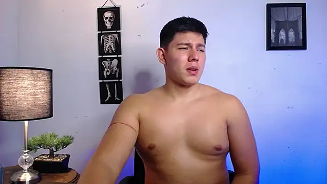 jamescr_ (M twink) - Completely naked + cream 😊