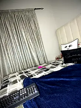 Webcam Model (Bustygoddess32)  is live.Free join now!