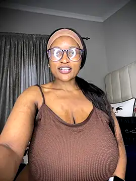 Webcam Model (Bustygoddess32)  is live.Free join now!