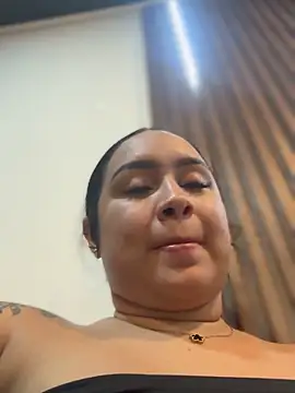 pretty_isadora (F teen) - Silence, people nearby #public