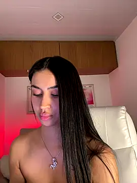 Webcam Model (maddy_bronw_)  is live.Free join now!