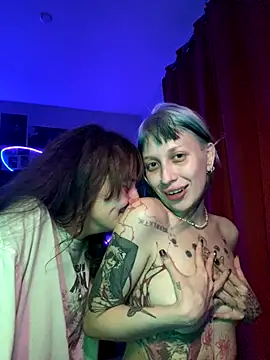 Dooubletroublee Live Webcam on Stripchat