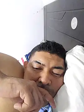 sexyandres_23 - Sexyandres_23's free webcam - UK Sex Cams