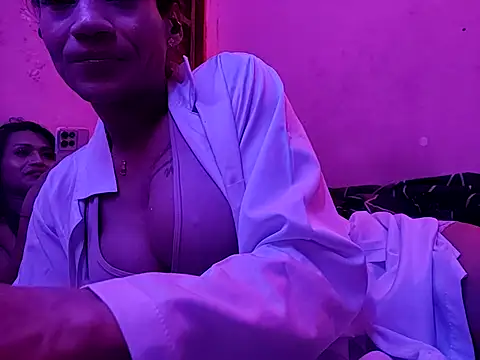 kellye_hotts - Kellye_hotTs's free webcam - UK Sex Cams