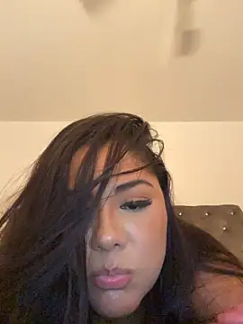 Webcam Model (pmonie)  is live.Free join now!