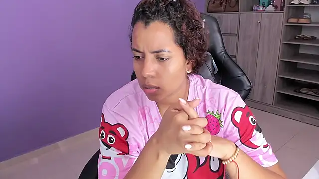 boomsar01 (F young) - show squirt in public