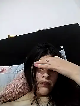 thaila-aurora (F teen) - Mostrar os peitos