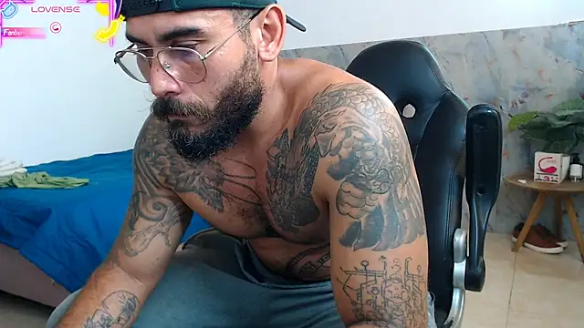 hanz_col live cam screenshot male from Colombia on CamHD – HD Live Webcams & Adult Chat