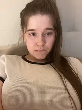 HornyGirlH's Stripchat show and profile