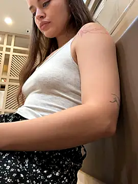 Webcam Model (AngelinaTeller)  is live.Free join now!