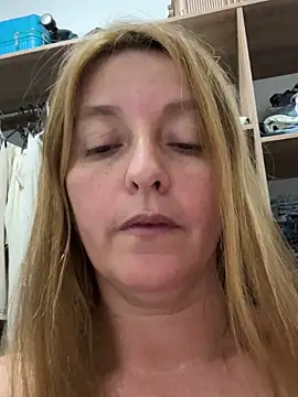 Webcam Model (moniquerainx)  is live.Free join now!