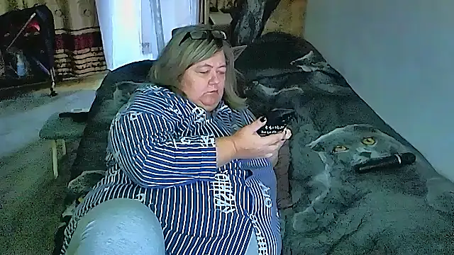 sex2 (F mature) - Masturbation and cumming,naked/squirt