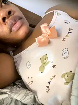 Webcam Model (_yisela_)  is live.Free join now!