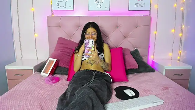 issaa_tyler - Issaa_Tyler's free webcam - UK Sex Cams