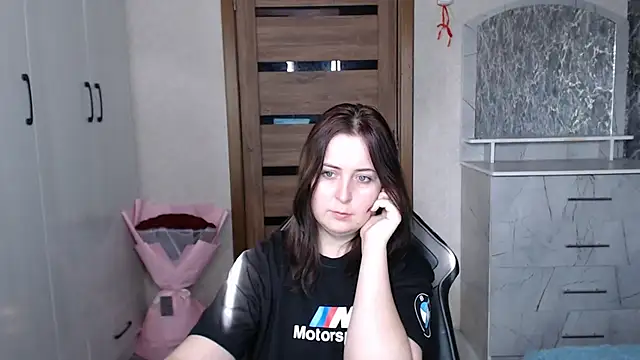 kristy-max (F young) - show tits