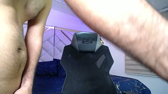 luxurycoupl (Ask my age) - dildo anal   mmmmm