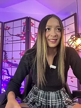 Webcam Model (Victoria_Adams14)  is live.Free join now!