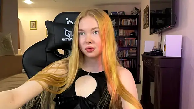 raguelnicksons (F teen) - flash tits